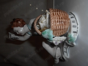 Bibelou vechi din portelan   Baiat cu struguri  pictat manual