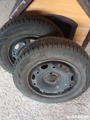 vând două anvelope 