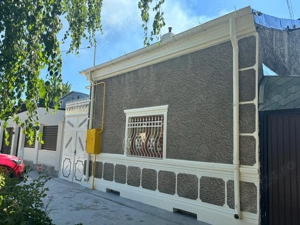 Casa de vanzare din caramida cu 5 camere , baie, bucatarie, beci , in perfevta stare.