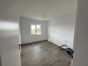 1\2 Duplex Utvin P+E,4Camere,2 Bai,Toate Utilitatile - imagine 7