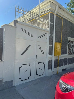 Casa de vanzare din caramida cu 5 camere , baie, bucatarie, beci , in perfevta stare.