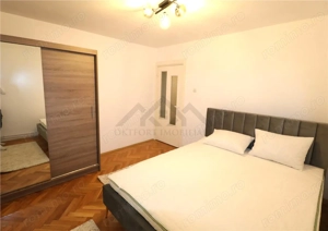 Apartament 3 camere+ 30 mp la demisol, centrala proprie in zona Modern
