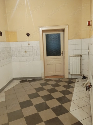 Apartament la casă de vânzare 