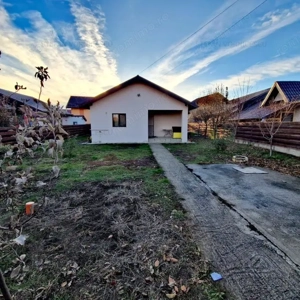 Casa 4 camere cu curte