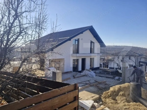Vila moderna cu 5 camere in Valea Adanca, langa lac - imagine 4