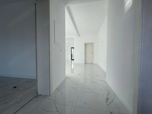 La 5 minute de 4 benzi.Toate Utilitatile.Teren 340 mp - imagine 12