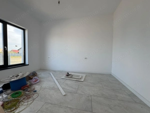 La 5 minute de 4 benzi.Toate Utilitatile.Teren 340 mp - imagine 9