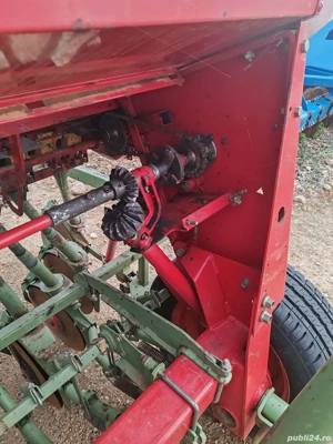 Vând Semănătoare paioase de 4 metri cu dublu disc și buncăr mare