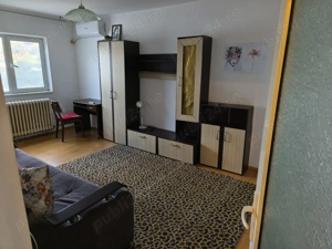 PF inchiriez ap 2 cam decomandat in Podul de Fier