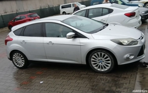 vînd ford focus3
