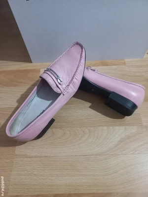 Vand pantofi din piele