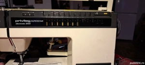 Vînd mașina de cusut. 