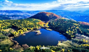 Munte cu vedere la lac