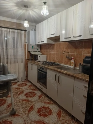 Vând apartament decomandat cu 3 camere, micro 16. - imagine 3