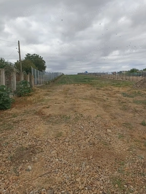 Vând teren intravilan