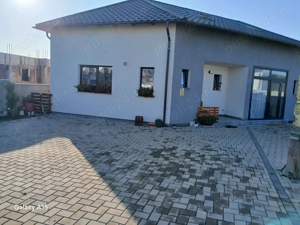 Casă de vânzare,la Lisaura , în spatele depozitului Ecuator,zonă f.liniștită drum de acces privat.