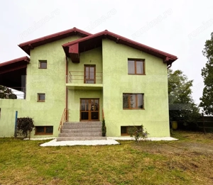 Vilă 380mp, cu panoramă și curte de 2100 mp în Cârcea