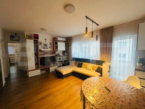 Apartament cu 3 camere, 2 bai, intermediar, zona Cetatii