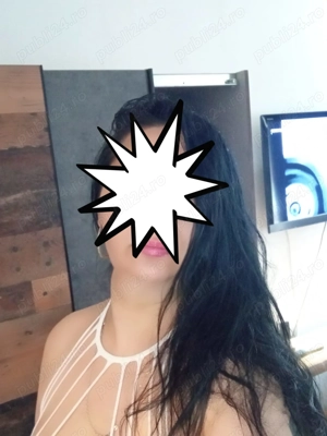 Bruneta sexi cu forme frumoase  - imagine 2