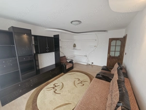 Vând apartament cu 2 camere , transformat in 3