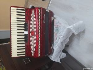 Vând acordeon 120 bași