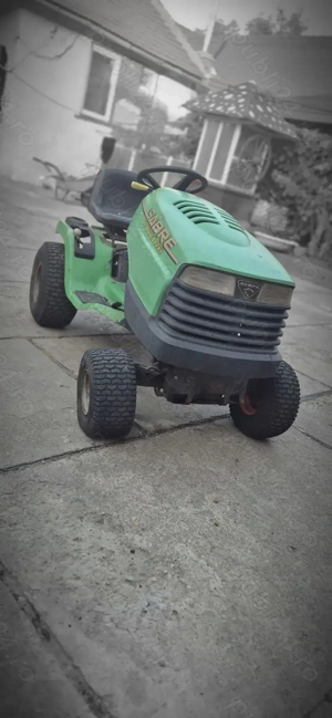 vând schimb  tractor de gazon john deere 