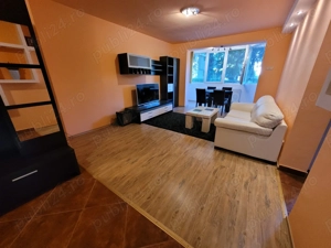 Ofer spre inchiriere apartament cu 3 camere