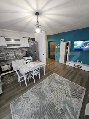 Apartament semidecomandat cu 2 camere, etaj intermediar, zona Terra