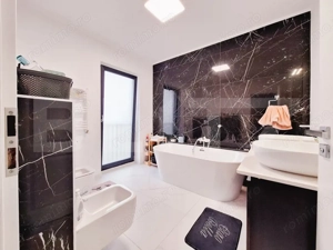 O locuință de excepție, unde confortul întâlnește panorama orașului - imagine 12 O locuință de excepție, unde confortul întâlnește panorama orașului - imagine 12