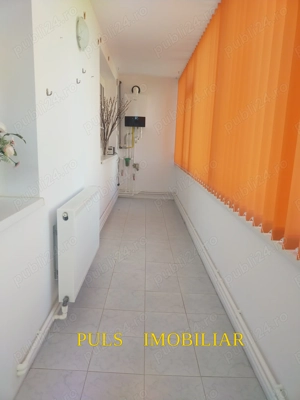 Centru-Ferdinand: Apartament trei camere cu trei balcoane,etaj 3, amenajat,centrală gaze - imagine 4 Centru-Ferdinand: Apartament trei camere cu trei balcoane,etaj 3, amenajat,centrală gaze - imagine 4