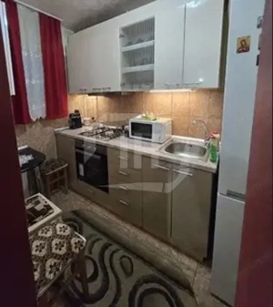 Garsoniera, balcon inchis, Marasti