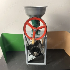 Moara de Tocat Carne Automata cu Motor Electric 649 lei