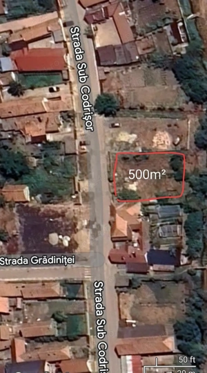 Vând grădină împrejmuita