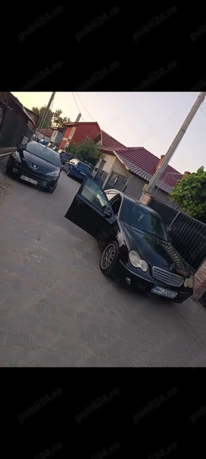 Mercedes C 220 -Anul 2004 - imagine 2 Mercedes C 220 -Anul 2004 - imagine 2