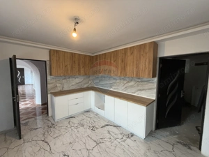 Casă / Vilă cu 8 camere - imagine 4