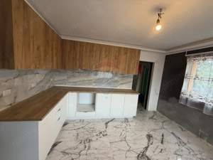 Casă / Vilă cu 8 camere - imagine 2