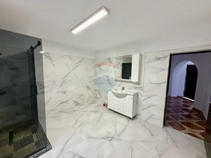 Casă / Vilă cu 8 camere - imagine 6