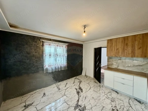 Casă / Vilă cu 8 camere - imagine 3