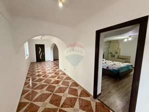 Casă / Vilă cu 8 camere - imagine 7