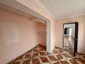 Casă / Vilă cu 8 camere - imagine 14