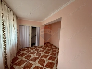 Casă / Vilă cu 8 camere - imagine 13