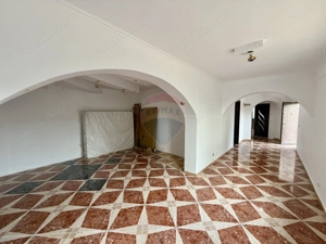 Casă / Vilă cu 8 camere - imagine 10