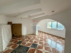 Casă / Vilă cu 8 camere - imagine 12