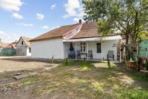 Casă renovată recent, zona centrală Pecica - imagine 6