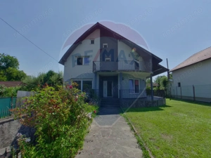 Casă / Vilă cu 5 camere de închiriat în zona Nord