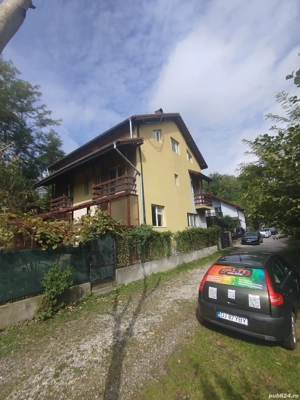 Casă ideală familie   5 dormitoare, 4 băi , 2 livinguri, beci și mansardă 300 mp
