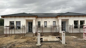 Duplex pe parter  - despartit prin camera tehnica - posibilitate alegere finisaje - Albina - imagine 3