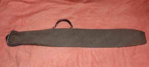 husa vintage cu maner din panza lungime 96 cm  latime cca. 14 cm la maner NU cunosc de la ce provine