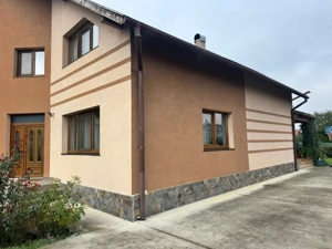 Casă superbă spatioasa intr-o zona linistiota aproape de oras - imagine 3