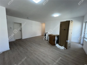 Apartament cu 3 camere 2 bai si balcon etaj 1 zona Doamna Stanca - imagine 2